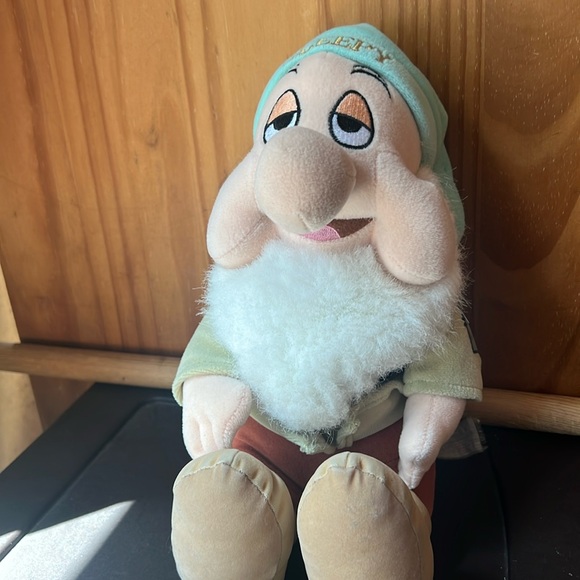 Disney Store Snow White & the Seven Dwarfs SLEEPY 9" Bendable Plush Toy Doll - Picture 1 of 4